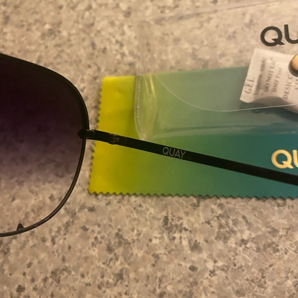 Quay Australia Sunglasses - Picture 10 of 11